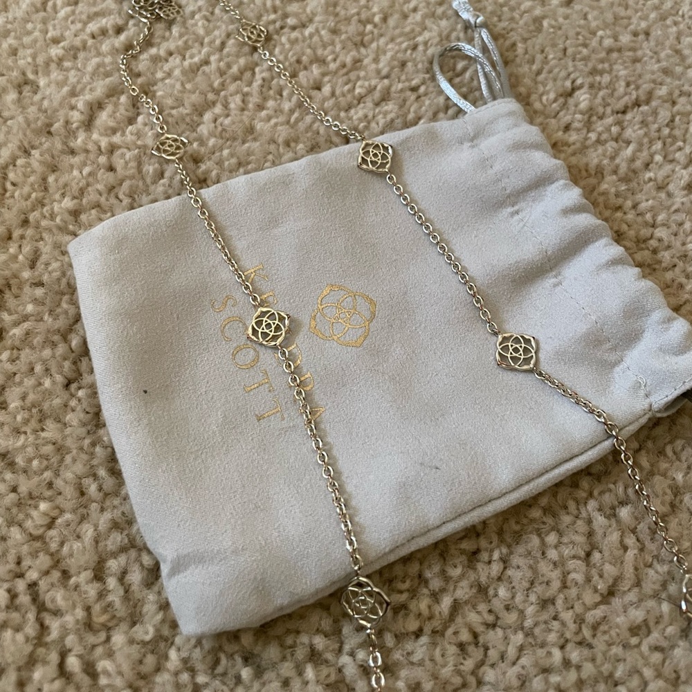 Kendra Scott necklace